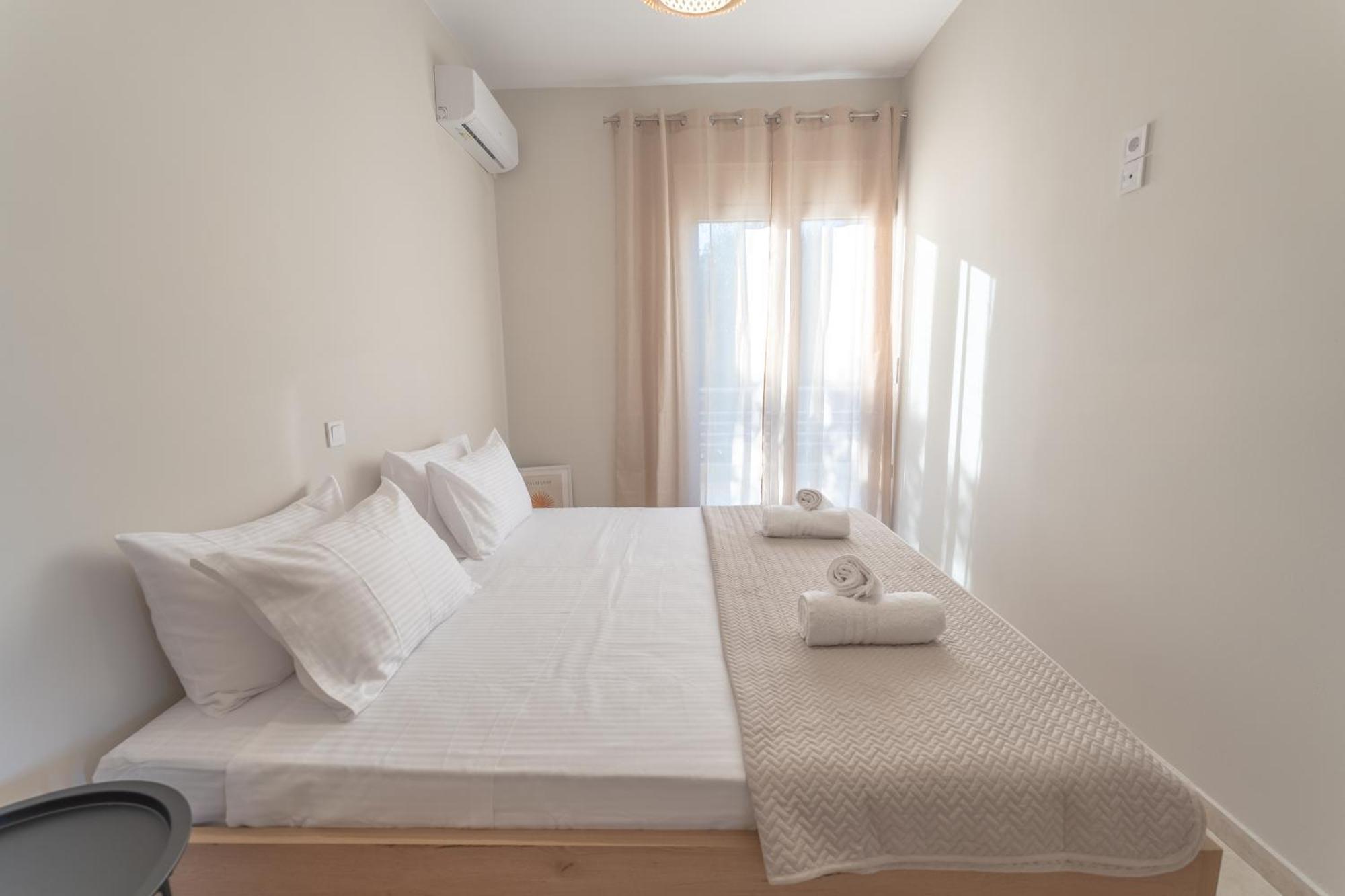 Joyful By 8essentially * La Canea