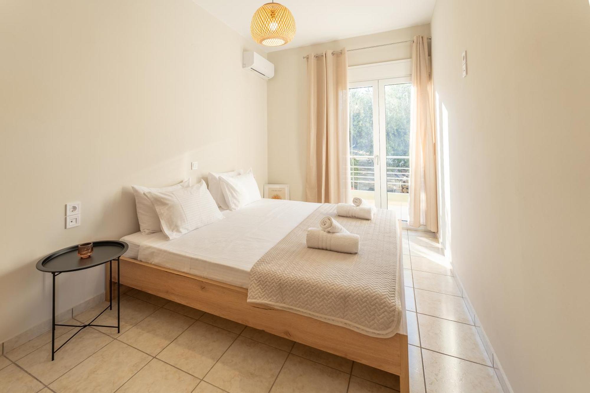 Joyful By 8essentially * La Canea