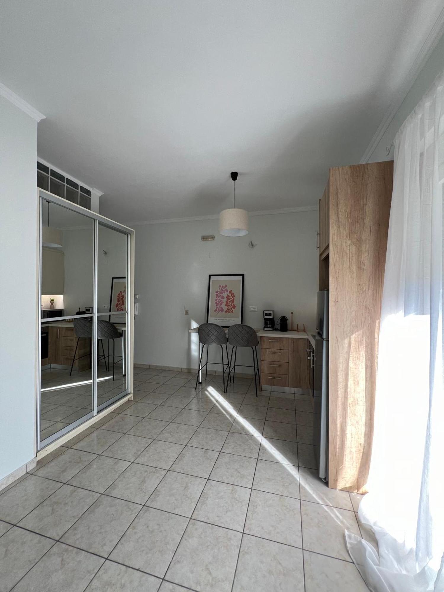 Joyful By 8essentially * La Canea