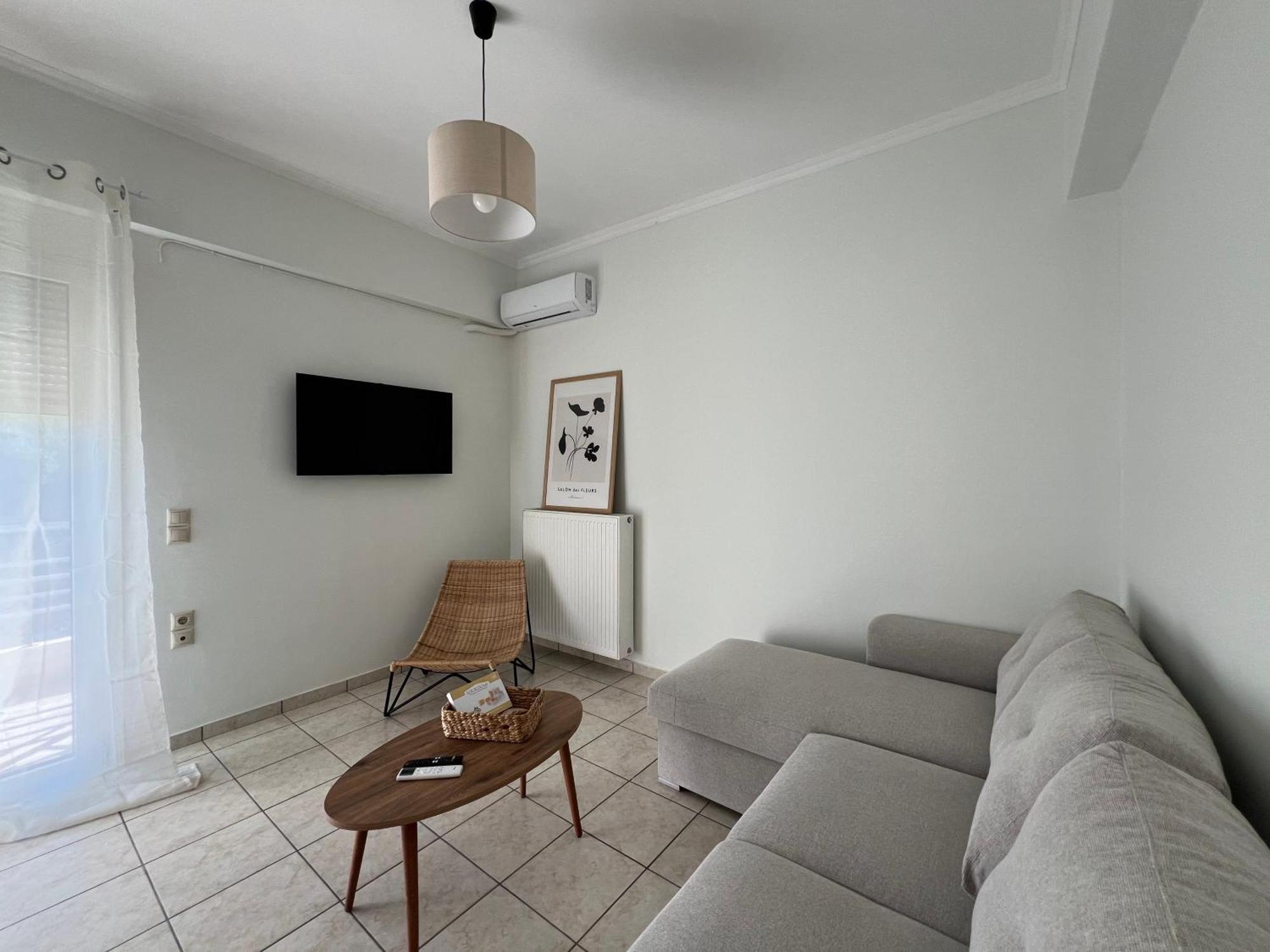 Joyful By 8essentially * La Canea