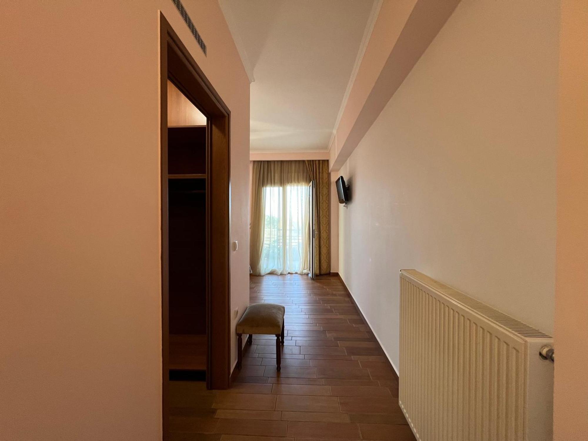 Joyful By 8essentially La Canea