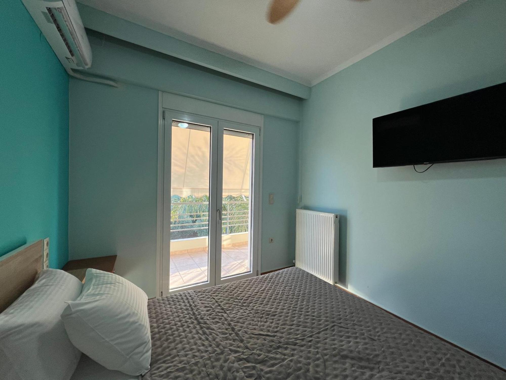 Joyful By 8essentially La Canea